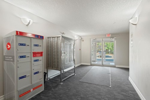 302-8200 4 Street Ne, Calgary, AB - Indoor Photo Showing Other Room