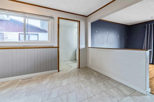 30 Crescent Road East, Okotoks, AB - Indoor Photo Showing Other Room