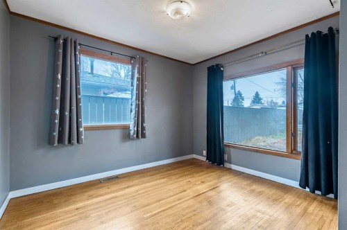 30 Crescent Road East, Okotoks, AB - Indoor Photo Showing Other Room