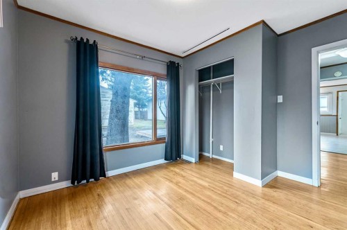 30 Crescent Road East, Okotoks, AB - Indoor Photo Showing Other Room