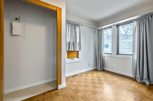 30 Crescent Road East, Okotoks, AB - Indoor Photo Showing Other Room