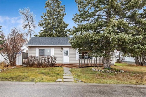 30 Crescent Road East, Okotoks, AB - Outdoor