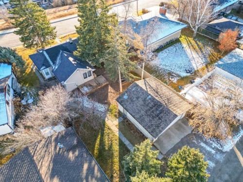 30 Crescent Road East, Okotoks, AB - Outdoor