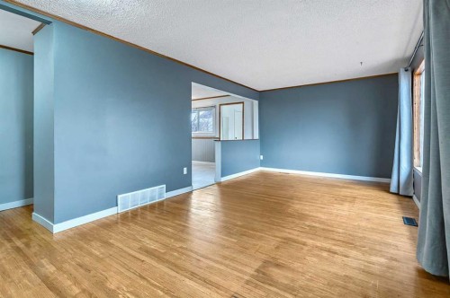 30 Crescent Road East, Okotoks, AB - Indoor Photo Showing Other Room
