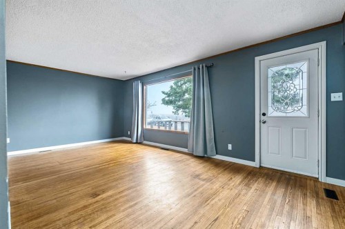 30 Crescent Road East, Okotoks, AB - Indoor Photo Showing Other Room