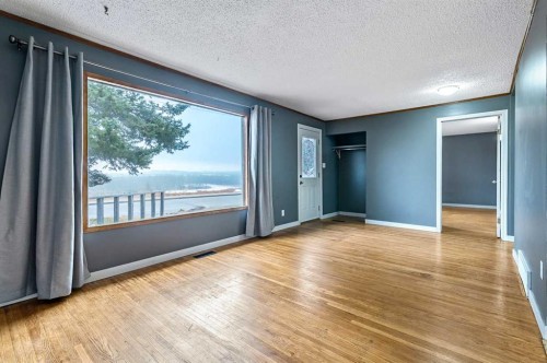 30 Crescent Road East, Okotoks, AB - Indoor Photo Showing Other Room