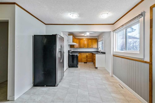 30 Crescent Road East, Okotoks, AB - Indoor