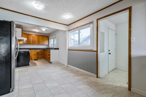30 Crescent Road East, Okotoks, AB - Indoor