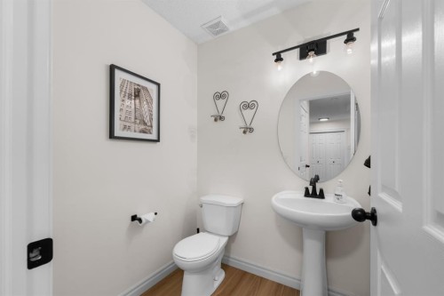 89 Crystalridge Close, Okotoks, AB - Indoor Photo Showing Bathroom