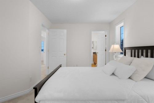 89 Crystalridge Close, Okotoks, AB - Indoor Photo Showing Bedroom