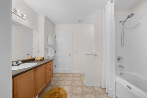 89 Crystalridge Close, Okotoks, AB - Indoor Photo Showing Bathroom