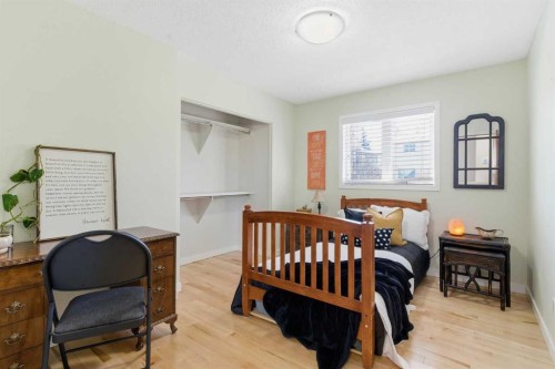 239 Sandpiper Place Nw, Calgary, AB - Indoor Photo Showing Bedroom