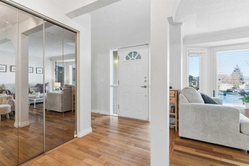 239 Sandpiper Place Nw, Calgary, AB - Indoor