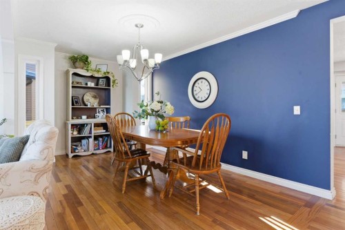 239 Sandpiper Place Nw, Calgary, AB - Indoor Photo Showing Dining Room
