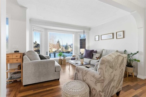 239 Sandpiper Place Nw, Calgary, AB - Indoor Photo Showing Living Room