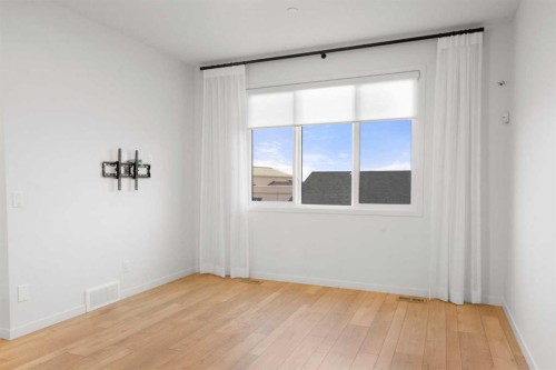 76 Lucas Common Nw, Calgary, AB - Indoor Photo Showing Other Room