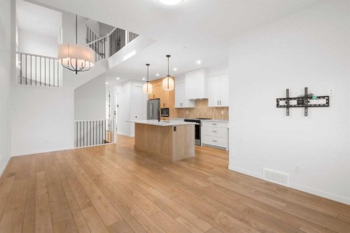 76 Lucas Common Nw, Calgary, AB - Indoor Photo Showing Kitchen