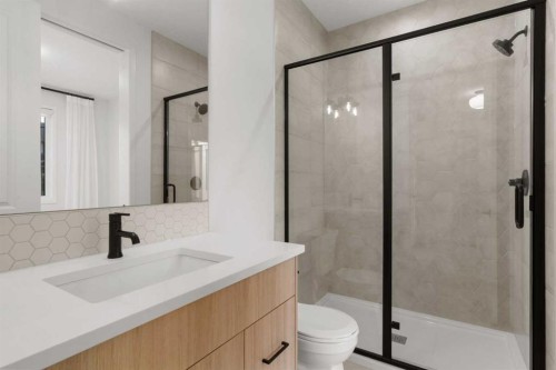 76 Lucas Common Nw, Calgary, AB - Indoor Photo Showing Bathroom