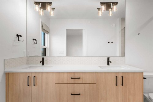 76 Lucas Common Nw, Calgary, AB - Indoor Photo Showing Bathroom