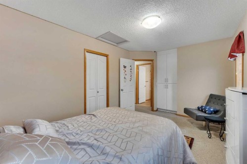 172 Covehaven Road Ne, Calgary, AB - Indoor Photo Showing Bedroom