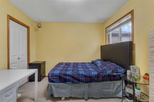 172 Covehaven Road Ne, Calgary, AB - Indoor Photo Showing Bedroom