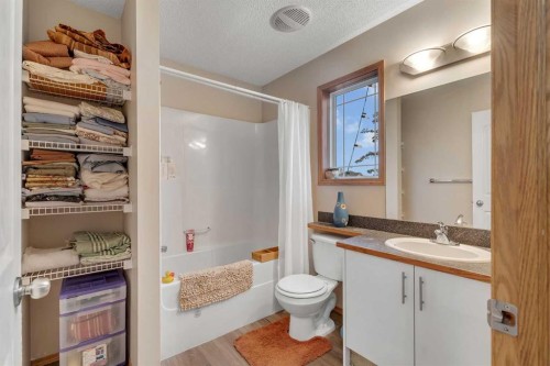172 Covehaven Road Ne, Calgary, AB - Indoor Photo Showing Bathroom