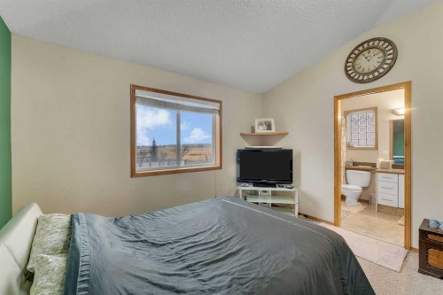 172 Covehaven Road Ne, Calgary, AB - Indoor Photo Showing Bedroom