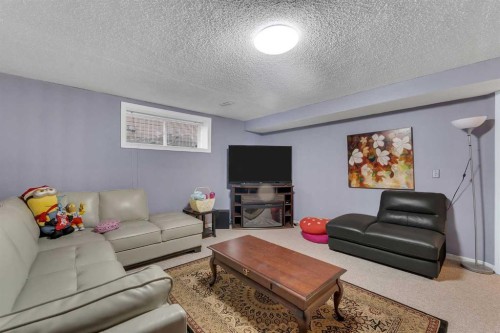 172 Covehaven Road Ne, Calgary, AB - Indoor Photo Showing Living Room