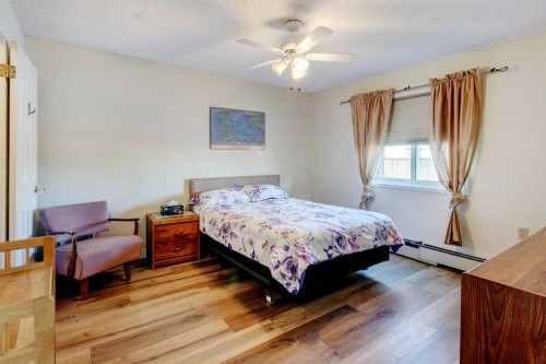 108-309 Woodside Drive Nw, Airdrie, AB - Indoor Photo Showing Bedroom