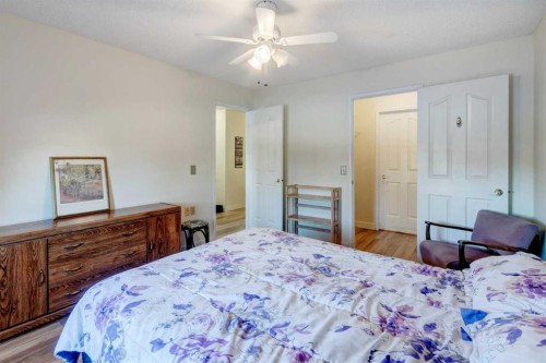 108-309 Woodside Drive Nw, Airdrie, AB - Indoor Photo Showing Bedroom