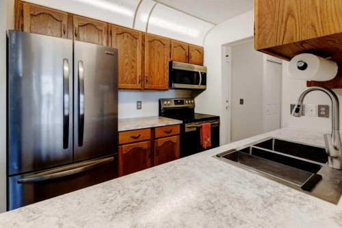 108-309 Woodside Drive Nw, Airdrie, AB - Indoor Photo Showing Kitchen With Double Sink