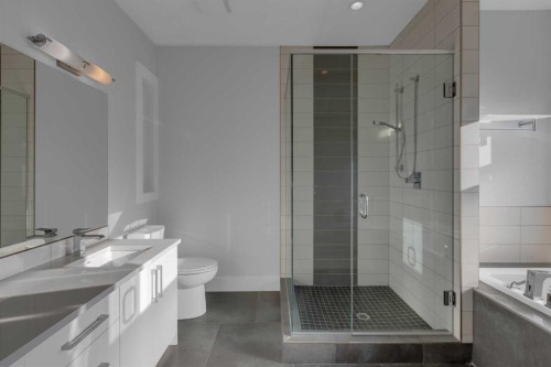 2319 23 Avenue Sw, Calgary, AB - Indoor Photo Showing Bathroom