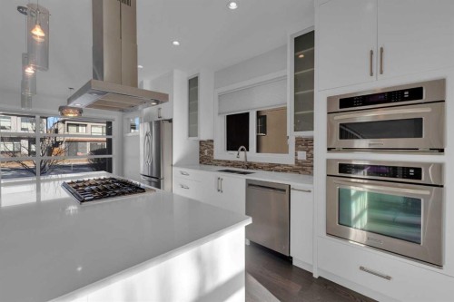 2319 23 Avenue Sw, Calgary, AB - Indoor Photo Showing Kitchen With Upgraded Kitchen