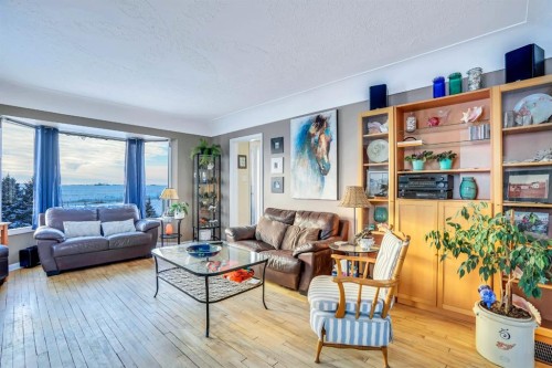 250077 Range Road 261 Road, Rural Wheatland County, AB - Indoor Photo Showing Living Room