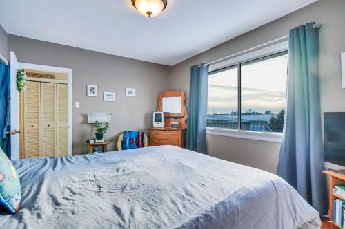 250077 Range Road 261 Road, Rural Wheatland County, AB - Indoor Photo Showing Bedroom