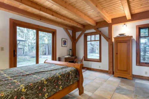 10-32376 Highway 760, Rural Mountain View County, AB - Indoor Photo Showing Bedroom