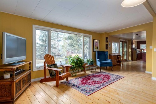 10-32376 Highway 760, Rural Mountain View County, AB - Indoor Photo Showing Living Room