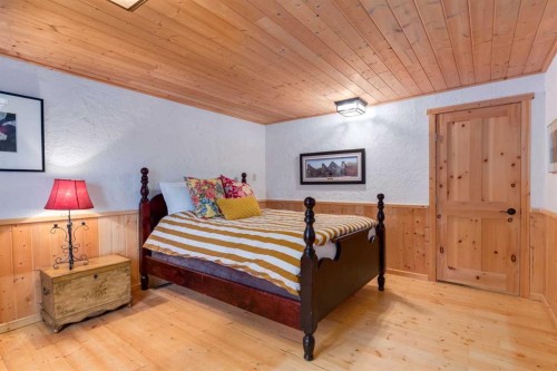 10-32376 Highway 760, Rural Mountain View County, AB - Indoor Photo Showing Bedroom