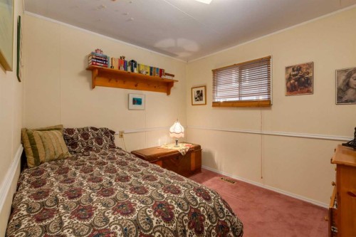 10-32376 Highway 760, Rural Mountain View County, AB - Indoor Photo Showing Bedroom