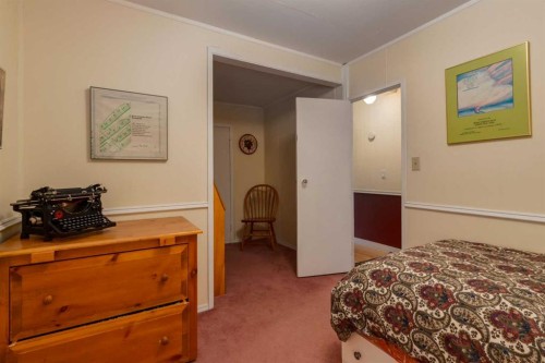 10-32376 Highway 760, Rural Mountain View County, AB - Indoor Photo Showing Bedroom