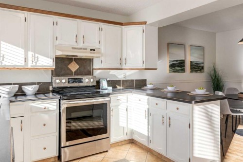 116 Point Drive Nw, Calgary, AB - Indoor Photo Showing Kitchen