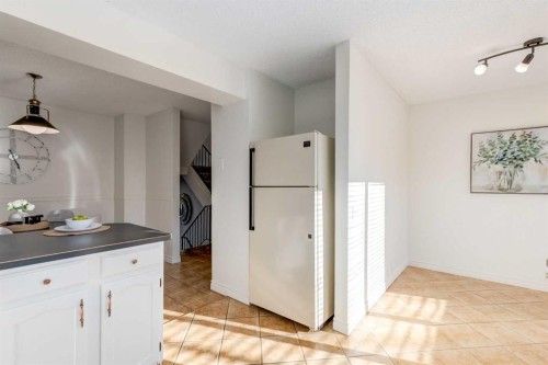116 Point Drive Nw, Calgary, AB - Indoor Photo Showing Kitchen