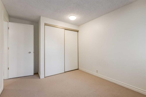 116 Point Drive Nw, Calgary, AB - Indoor Photo Showing Other Room