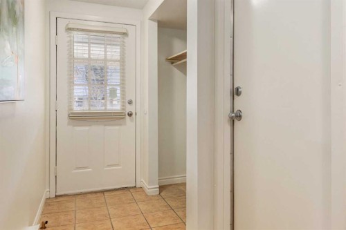 116 Point Drive Nw, Calgary, AB - Indoor Photo Showing Other Room