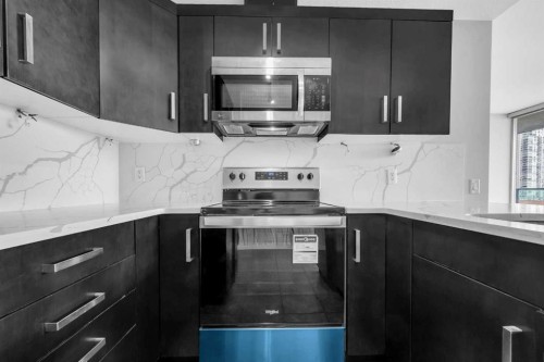 1405-1410 1 Street Se, Calgary, AB - Indoor Photo Showing Kitchen With Upgraded Kitchen