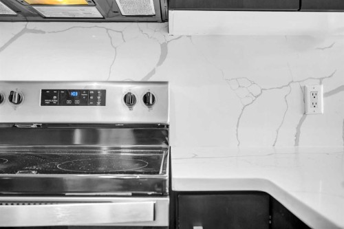 1405-1410 1 Street Se, Calgary, AB - Indoor Photo Showing Kitchen