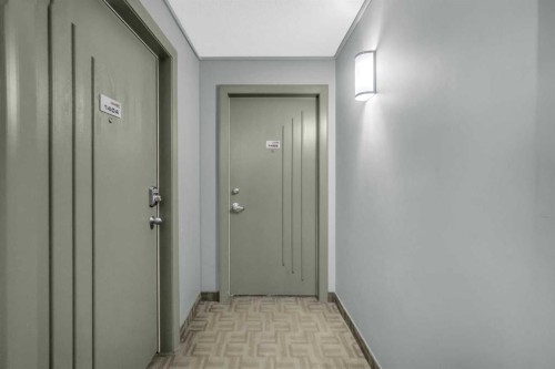 1405-1410 1 Street Se, Calgary, AB - Indoor Photo Showing Other Room