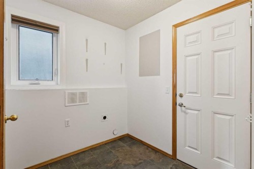 228 Macewan Park View Nw, Calgary, AB - Indoor Photo Showing Other Room