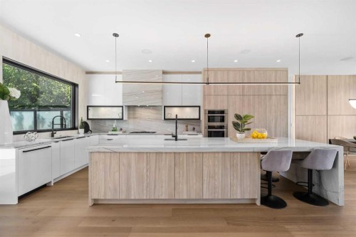 120 13 Street Ne, Calgary, AB - Indoor Photo Showing Kitchen With Upgraded Kitchen