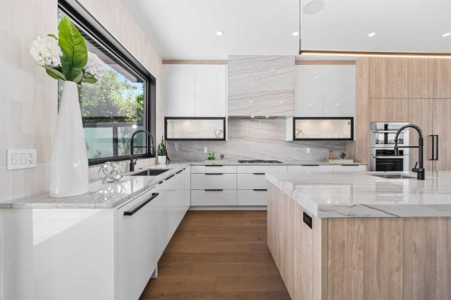 120 13 Street Ne, Calgary, AB - Indoor Photo Showing Kitchen With Upgraded Kitchen